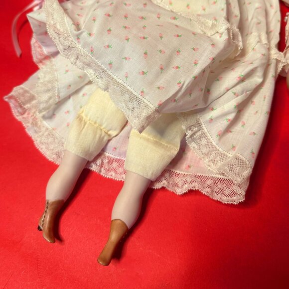 Vintage Porcelain Doll Trio Gift  – 1970s–1990s Collector’s Set – Halloween - Picture 6 of 12